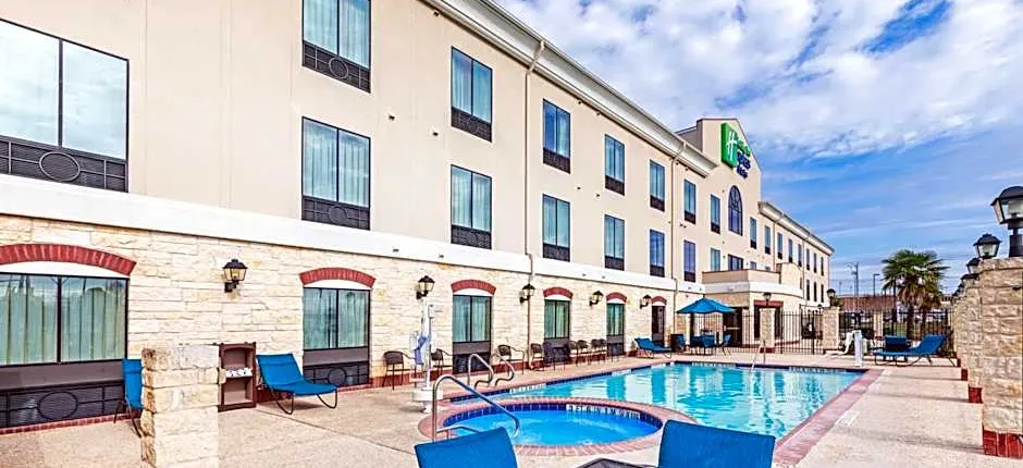Holiday Inn Express Hotel & Suites Floresville By IHG