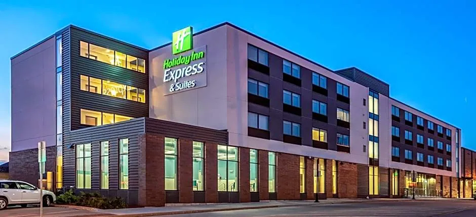 Holiday Inn Express & Suites Platteville By IHG