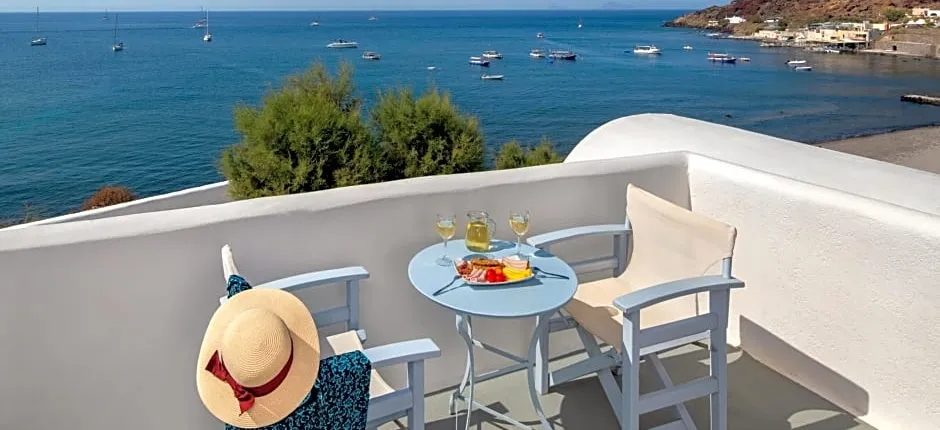 Akrotiri Hotel