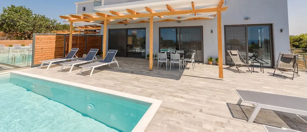 Alonaki Apartments