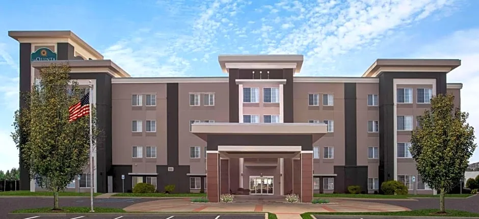 La Quinta Inn & Suites by Wyndham Columbus - Edinburgh