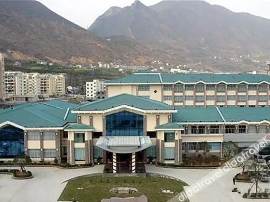 Zhaojun Mountain Villa (Xingshan High-speed Railway Station)