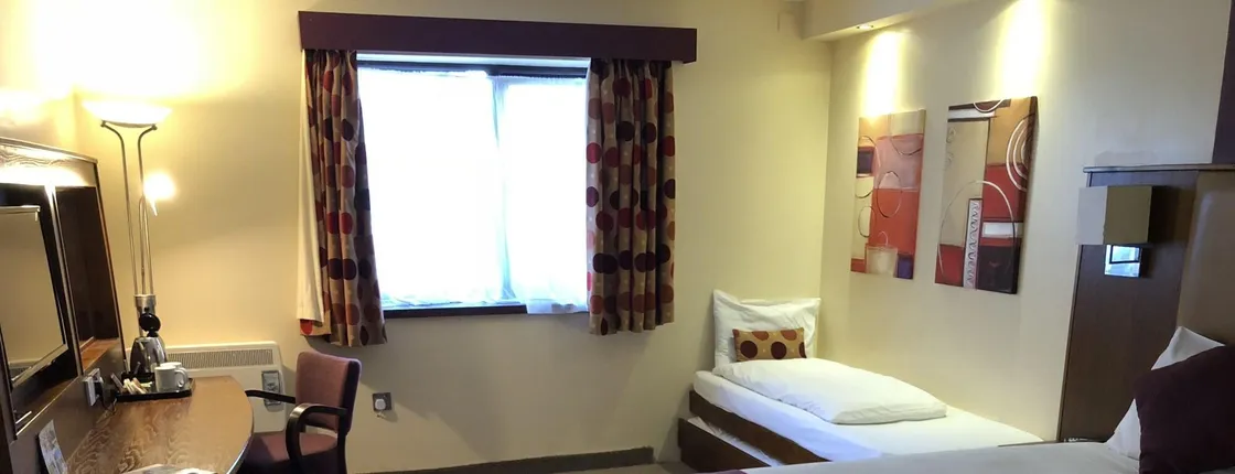 THE GULLIVER S HOTEL