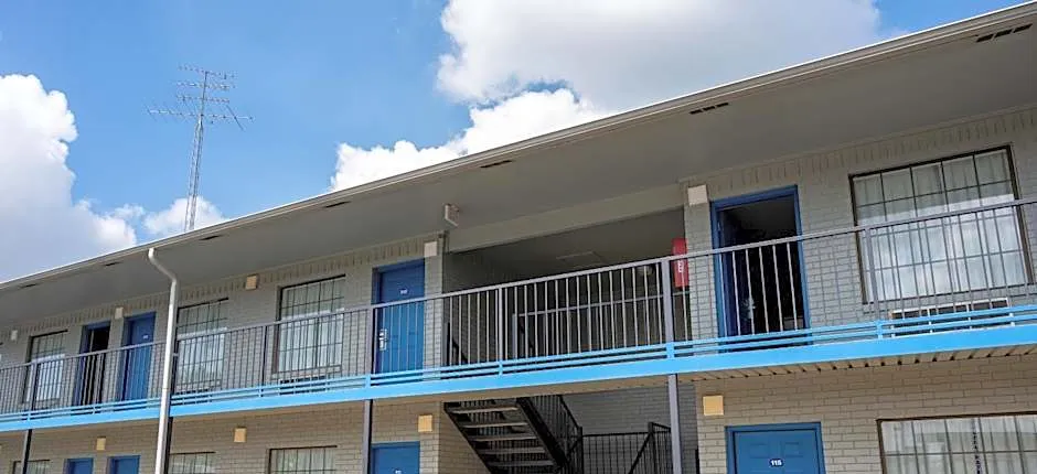 American Inn & Suites Russellville