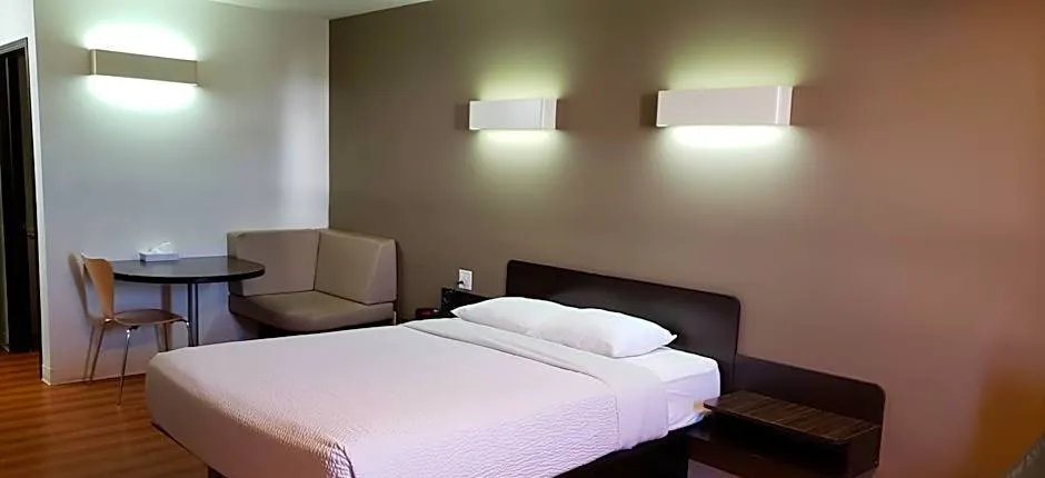 Motel 6-Innisfail, AB