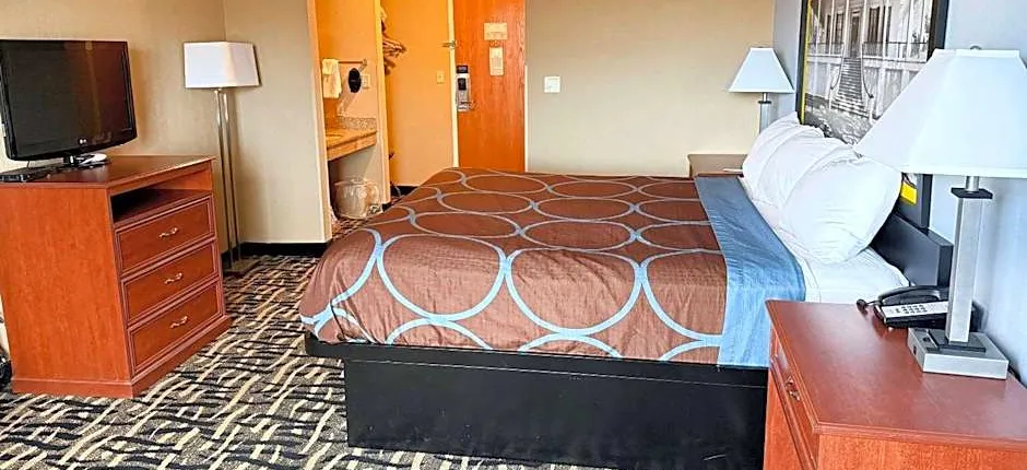 Super 8 by Wyndham Cozad