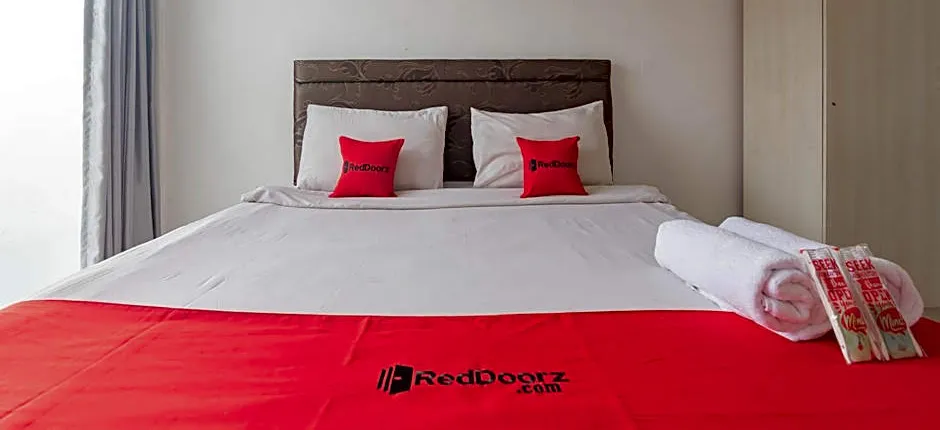 RedDoorz near Trans Studio Mall Bongo Residence