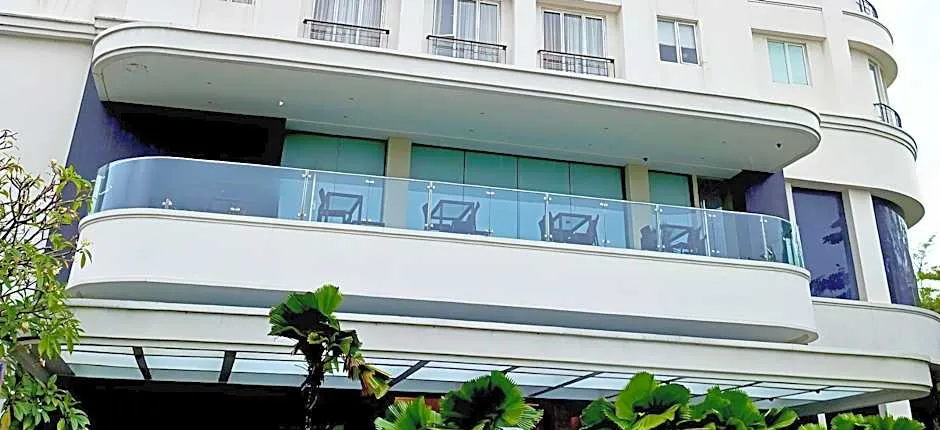 Brits Hotel Puri Indah