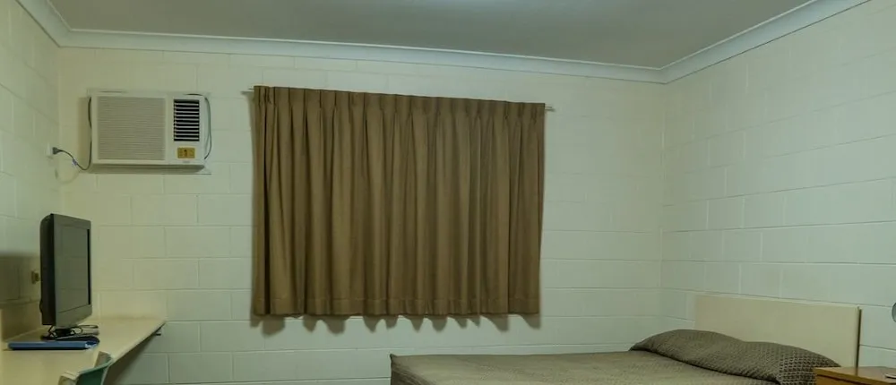 Bluff Palms Motel