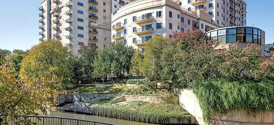 Wyndham La Cascada Hotel