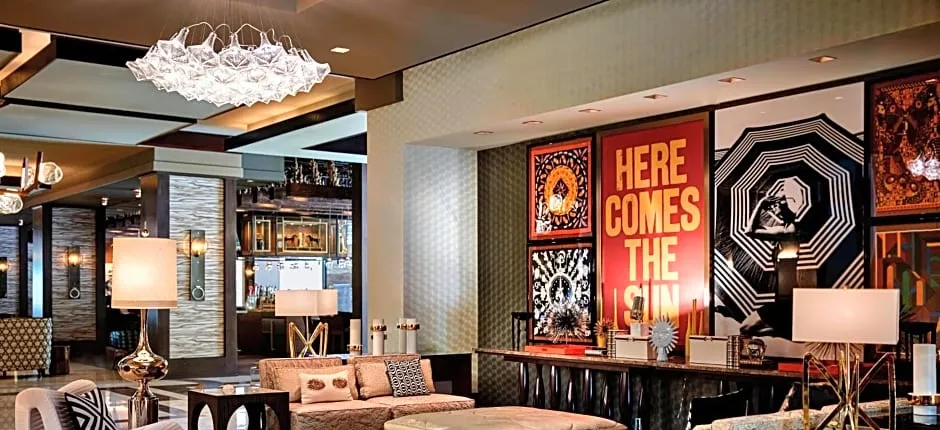 Renaissance Phoenix Downtown Hotel