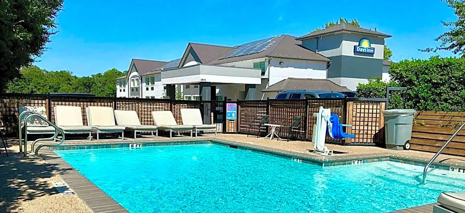 Days Inn by Wyndham Arlington