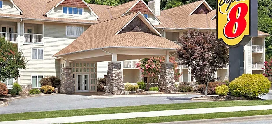 Super 8 by Wyndham Cherokee