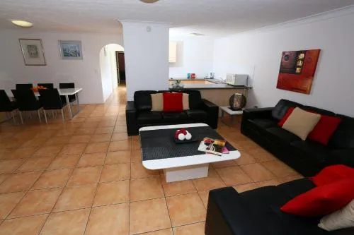 St Tropez Apartments