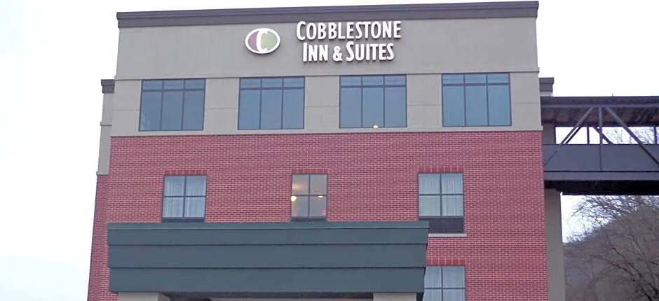 Cobblestone Inn & Suites - Marquette