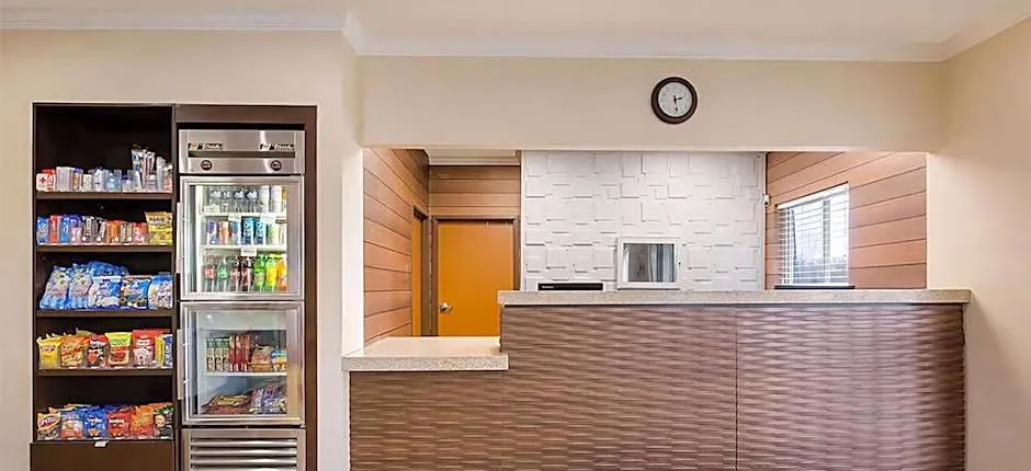 AmericInn by Wyndham Minot