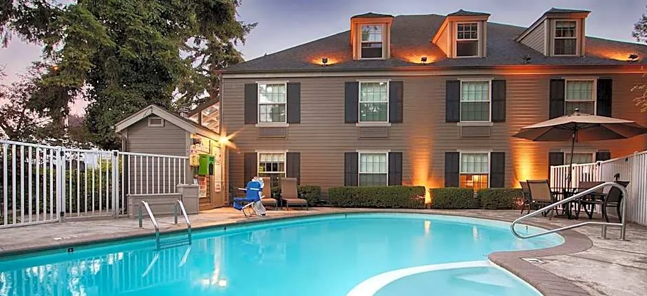 Wingate by Wyndham Bellingham Heritage Inn