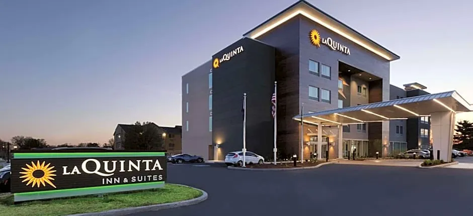 La Quinta Inn & Suites by Wyndham Terre Haute