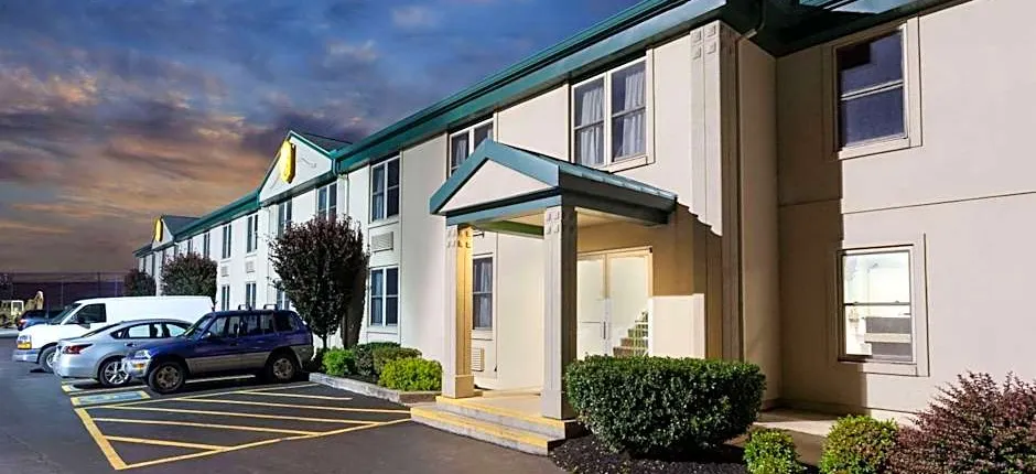 Super 8 by Wyndham Harrisburg Hershey West