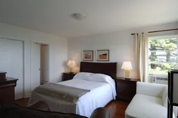 Hollyday Cove Cottage