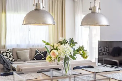 LBP- 3 Bedroom apartment with large roof top terrace