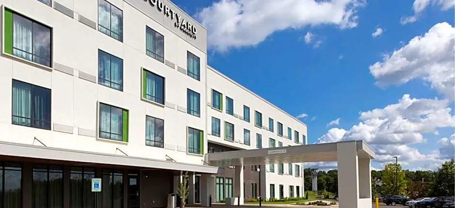 Courtyard by Marriott Memphis East/Galleria