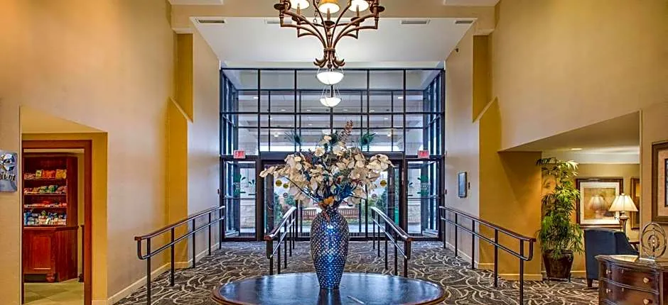 Clarion Collection Arlington Court Suites Hotel