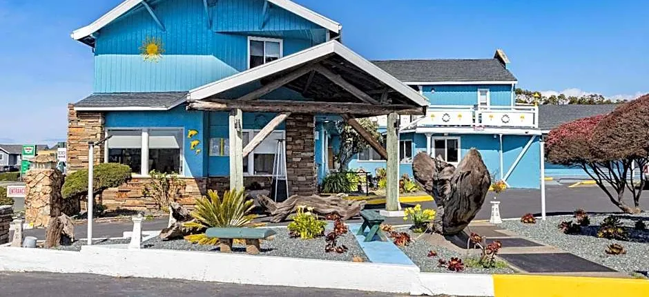 Oceanside Inn & Suites, a Days Inn by Wyndham