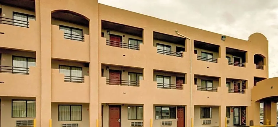 Econo Lodge East