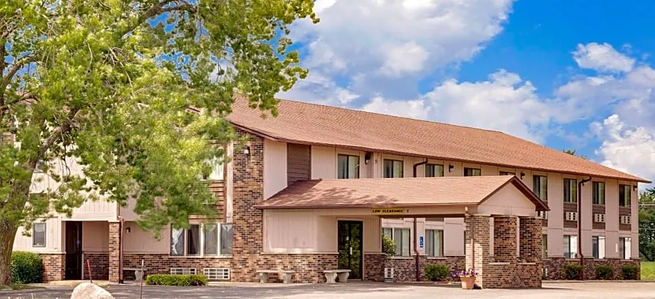 Super 8 by Wyndham Chariton