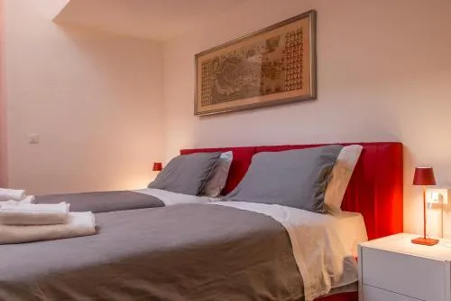 Red House close to Accademia Bridge