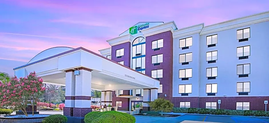 Holiday Inn Express Hotel & Suites Birmingham - Inverness 280 By IHG