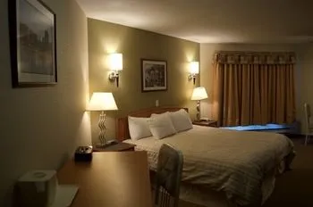 Canadas Best Value Inn & Suites