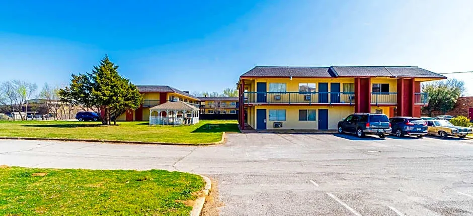 Castle Inn & Suites By OYO Chickasha