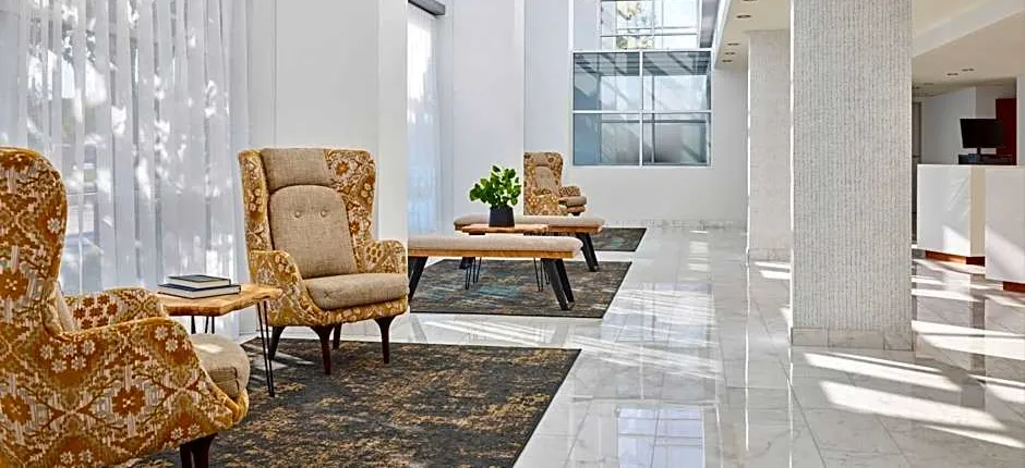 Delta Hotels by Marriott Milwaukee Northwest