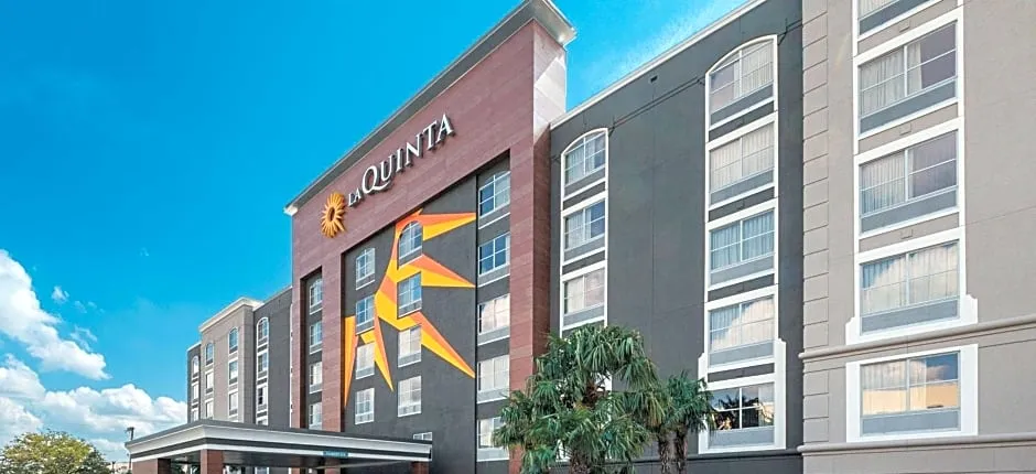 La Quinta Inn & Suites by Wyndham San Antonio Downtown
