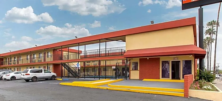 Howard Johnson Suites by Wyndham San Diego Chula Vista/BayFt