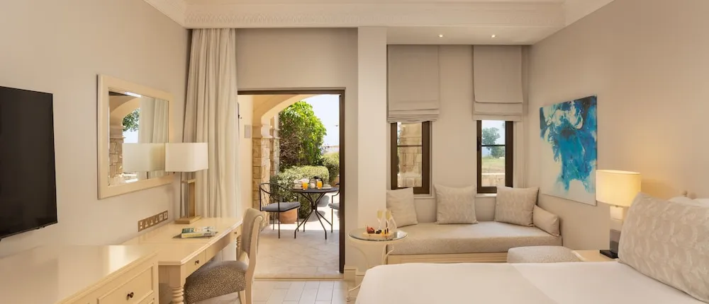Aphrodite Hills Hotel