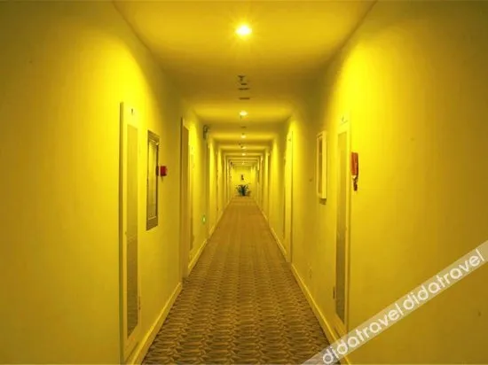 Borrman Hotel (Guangzhou East Railway Station Meihuayuan Subway Station)