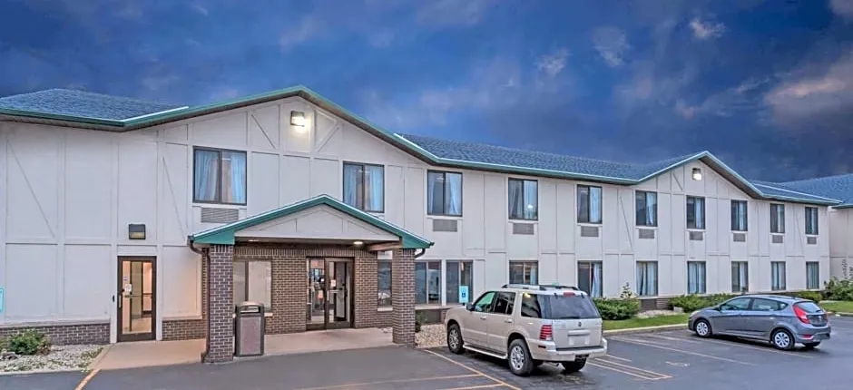 Super 8 by Wyndham Delavan Near Lake Geneva