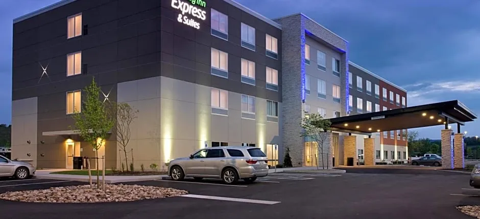Holiday Inn Express & Suites Altoona By IHG
