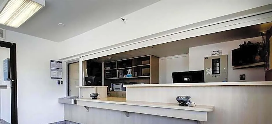 Super 8 by Wyndham Woods Cross - Salt Lake City North