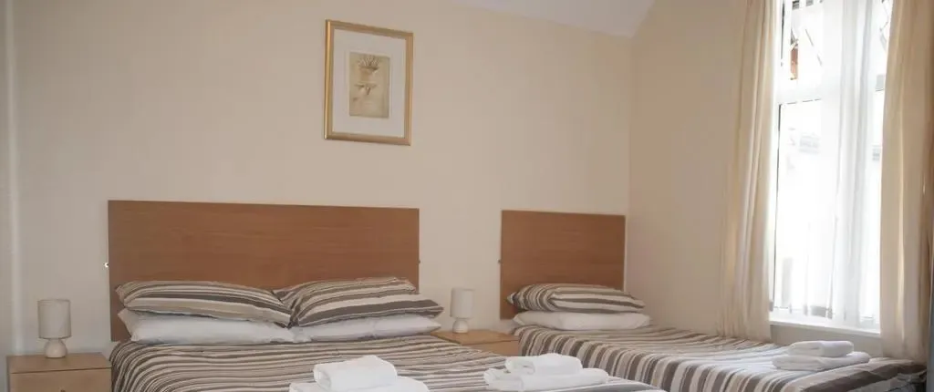 Chaplins Hotel - Guest house