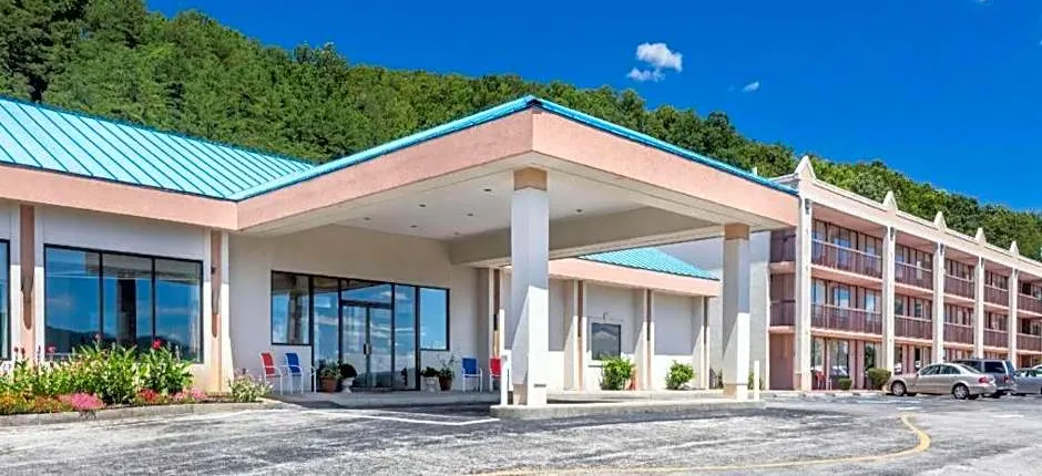 Howard Johnson Hotel & Conference Center by Wyndham Salem