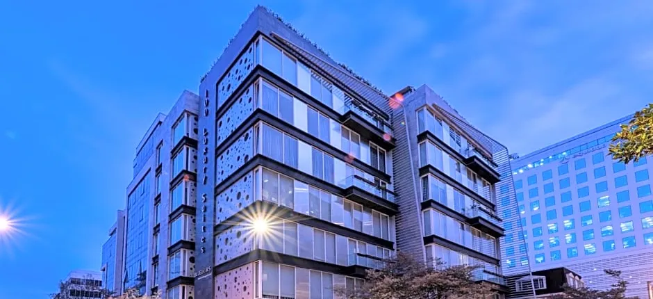 Hotel Bluedoors 100 Luxury Suites by Preferred