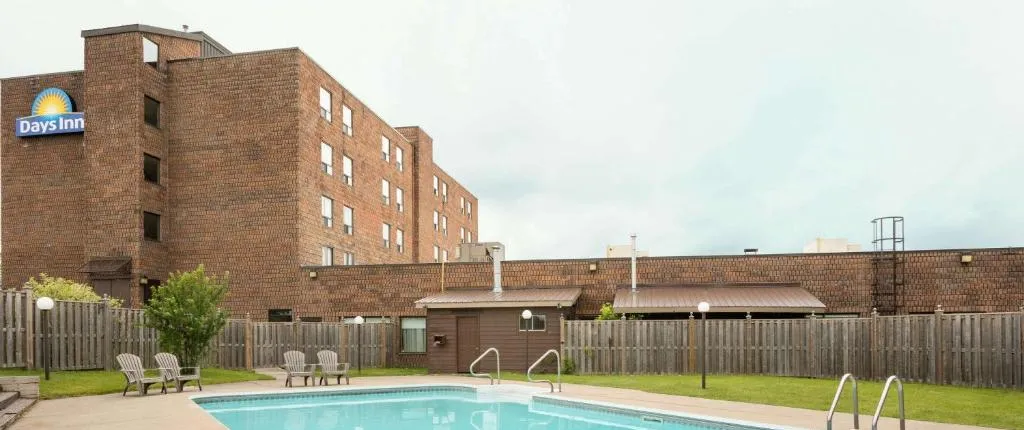 Days Inn & Conference Centre by Wyndham Renfrew