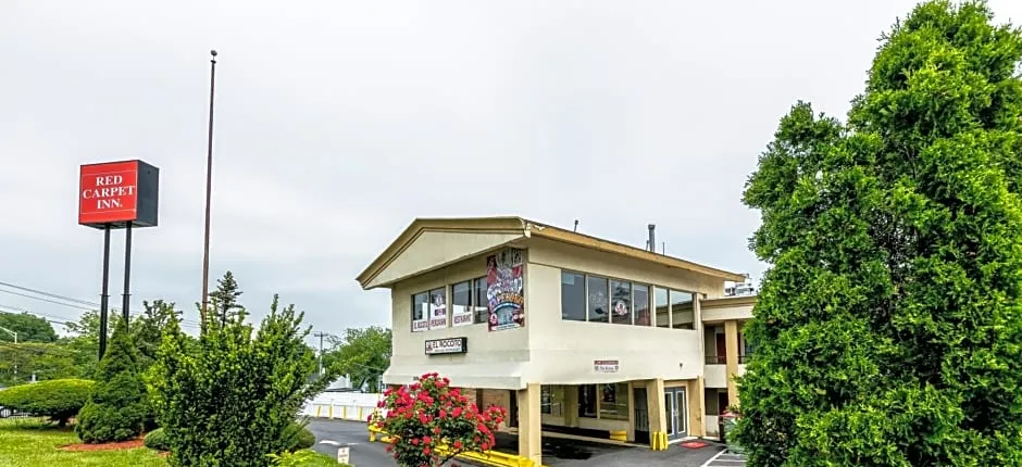 Red Carpet Inn - Stamford