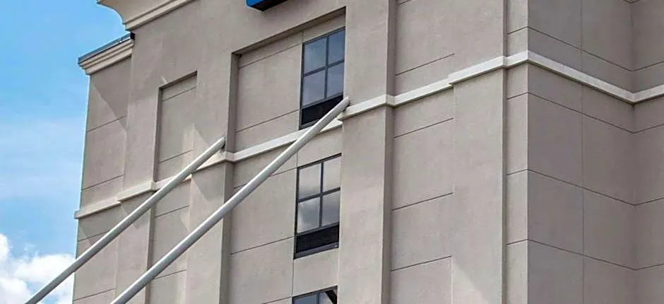 Comfort Inn & Suites Lumberton Central I-95