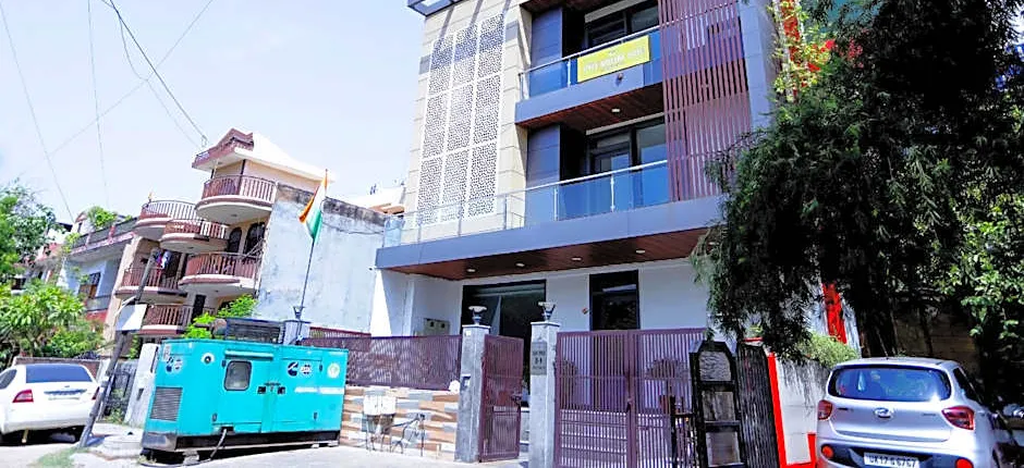 Hotel Premium in Noida Sector 12
