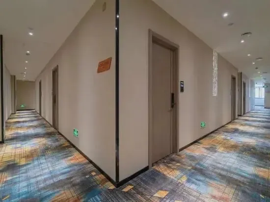 Light Living Light Luxury Boutique Hotel (Baoshan Campus, Shanghai University)